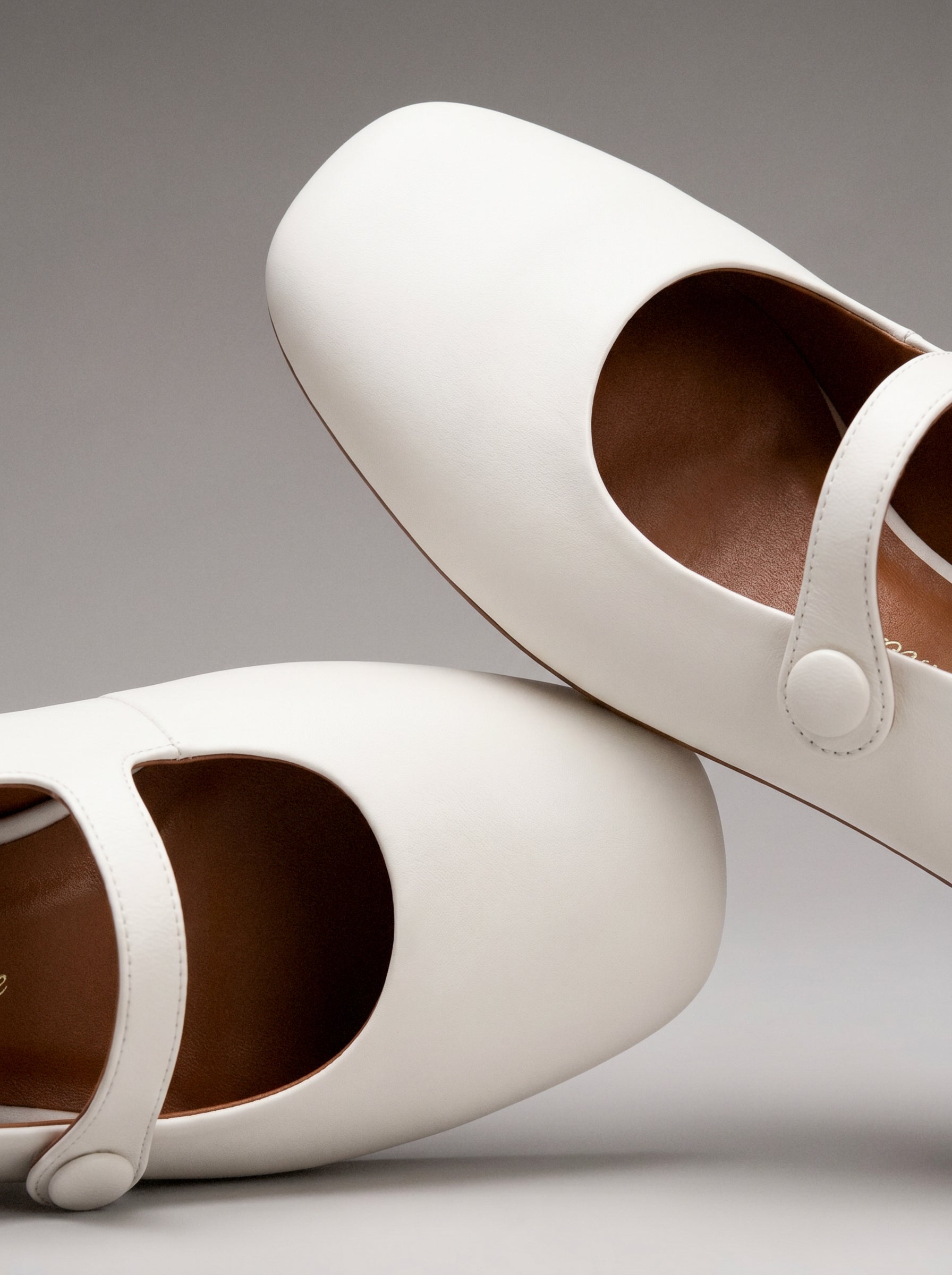 Lisette Leather White Flats Shoes Age of Innocence Women