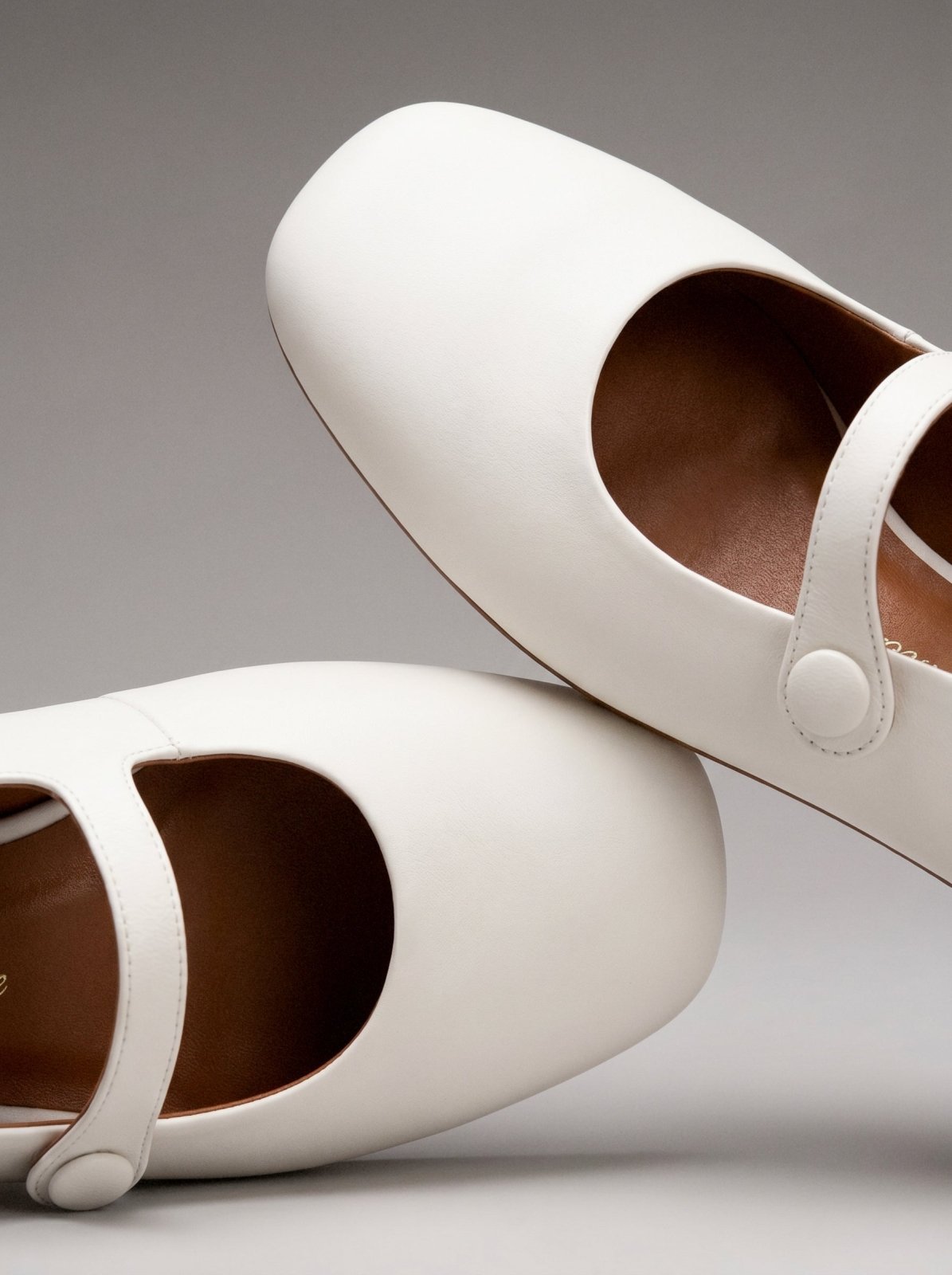 Lisette Leather White Flats Shoes Age of Innocence Women