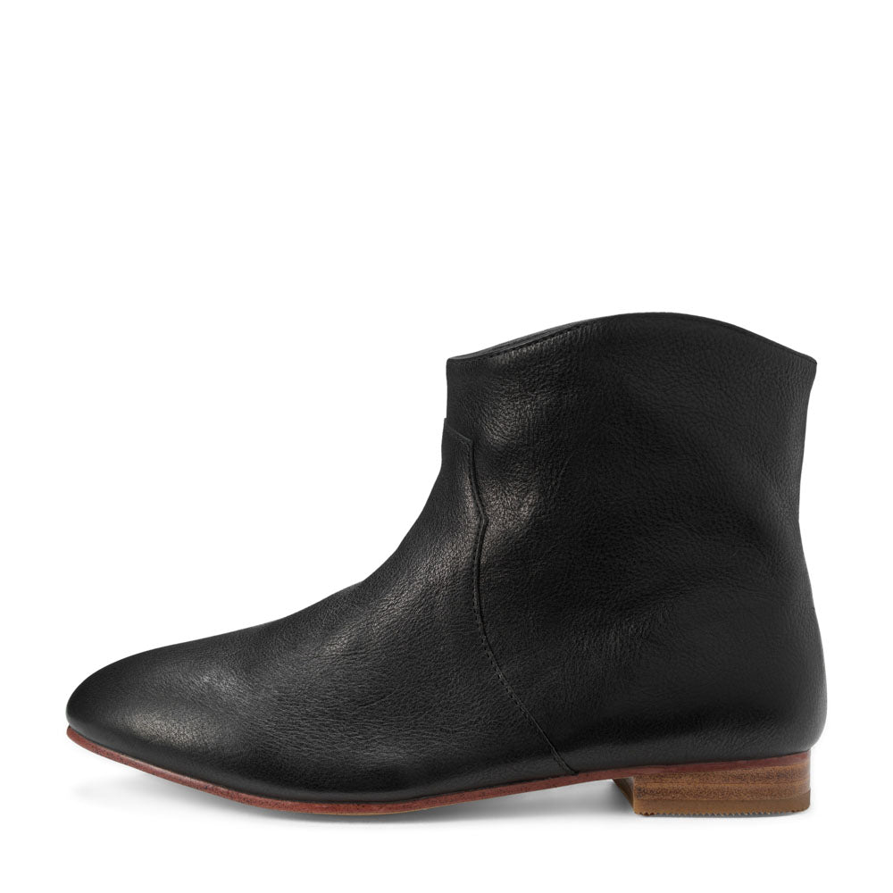 Cassie Leather Black Boots Boots Age of Innocence