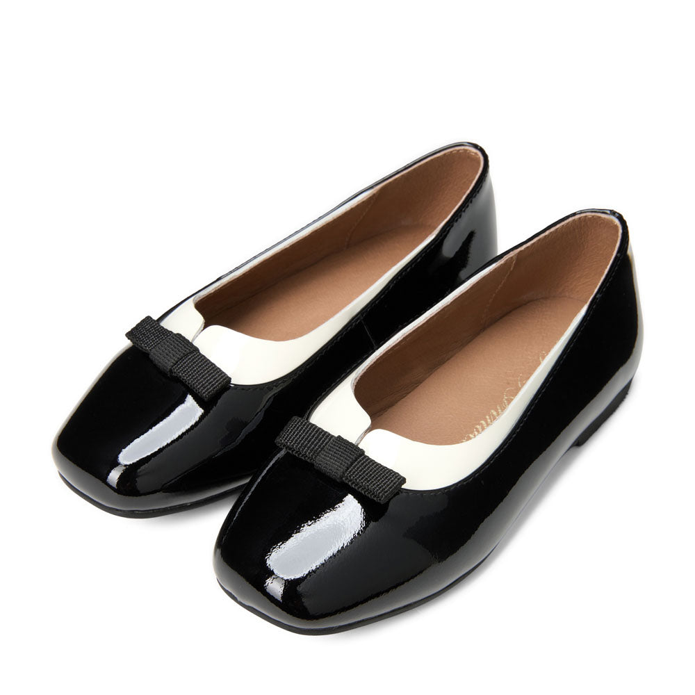 Josephine Black/White Shoes Shoes Age of Innocence