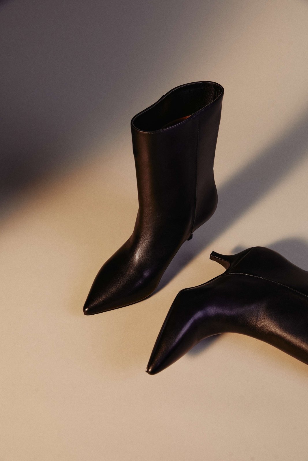 Gina Black Boots Age of Innocence Women
