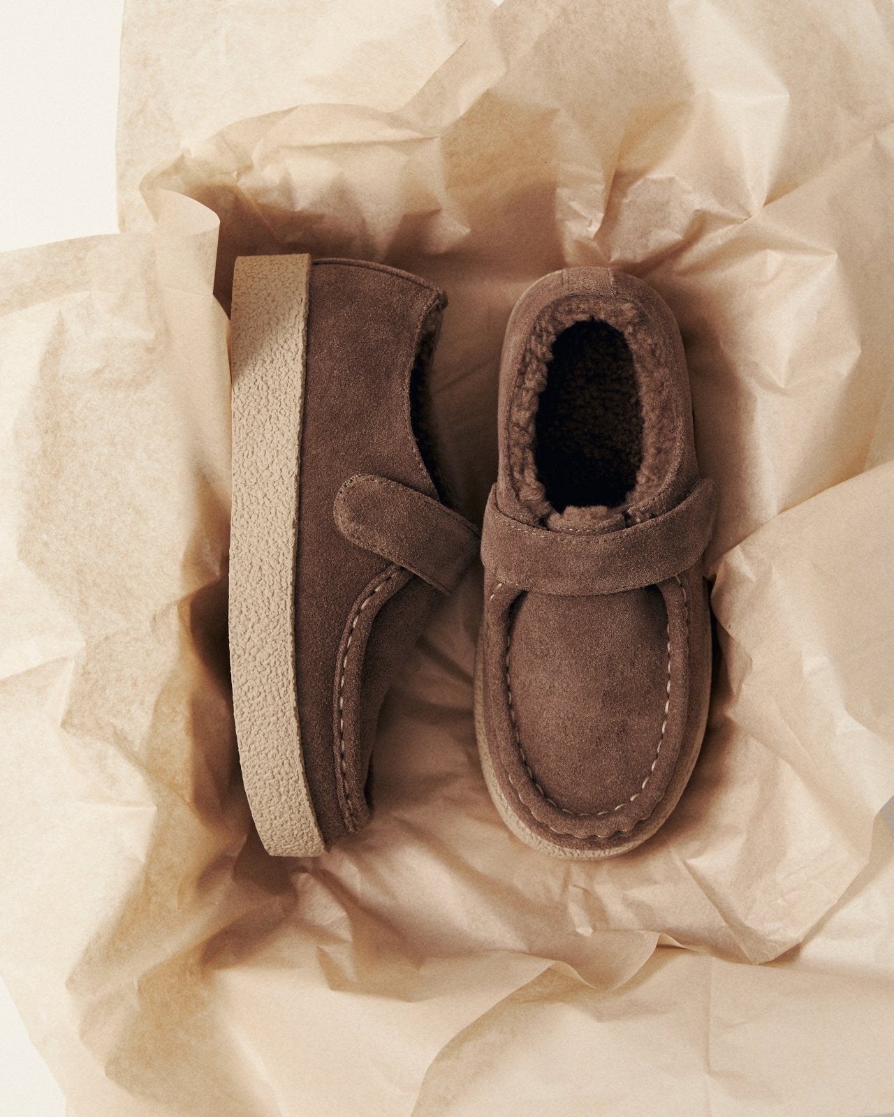 Liam Winter Dark beige loafers — detail close-up