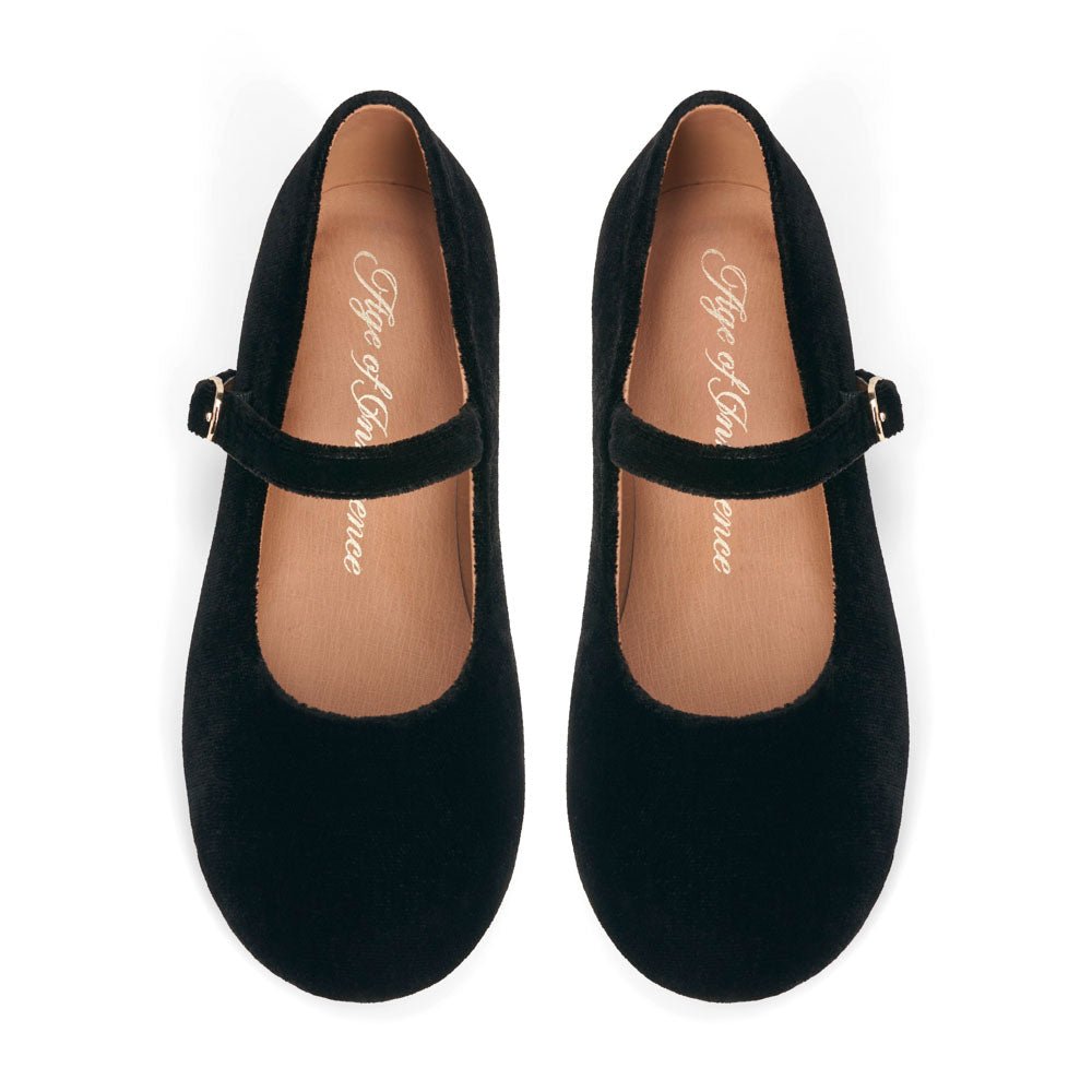 Sabine Black Shoes Age of Innocence