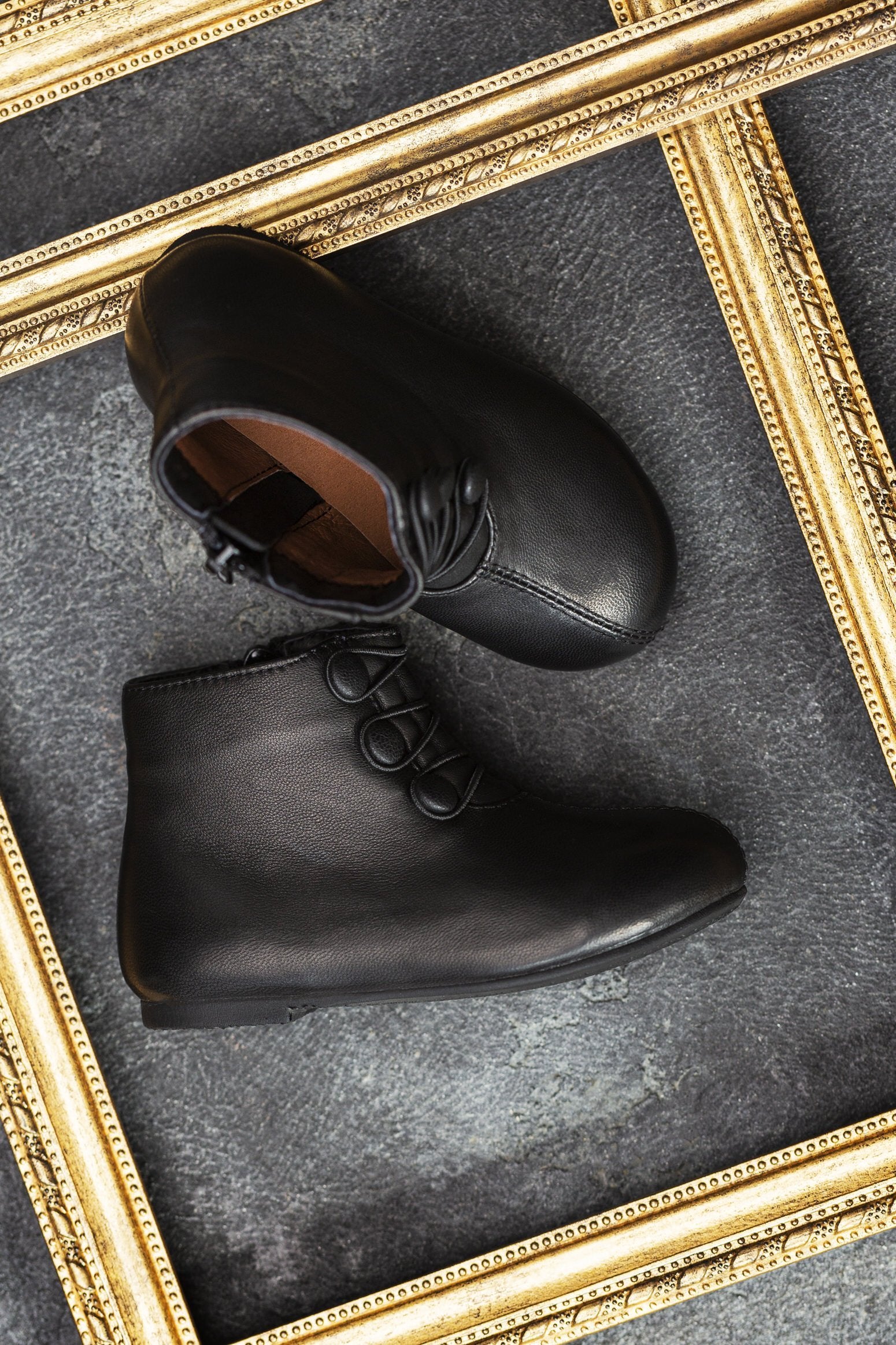 Vivian Black Boots Age of Innocence