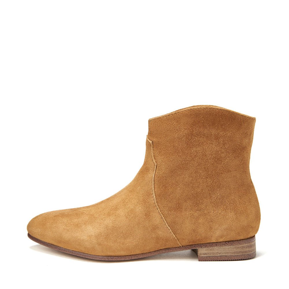 Cassie Camel Boots Age of Innocence