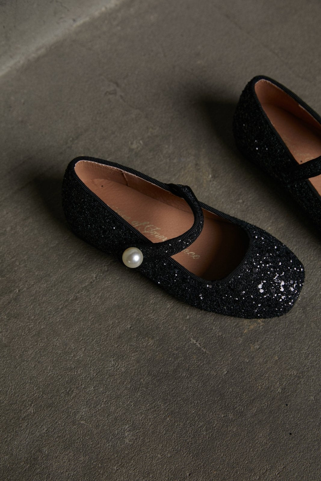 Gloria Black Shoes Age of Innocence