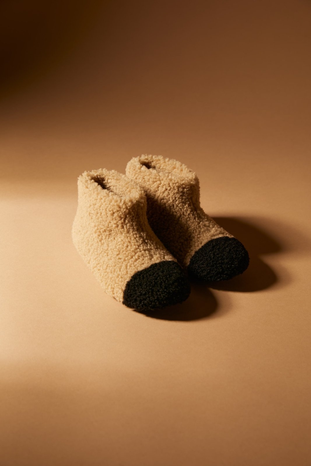 Molly Beige/Black Boots Age of Innocence