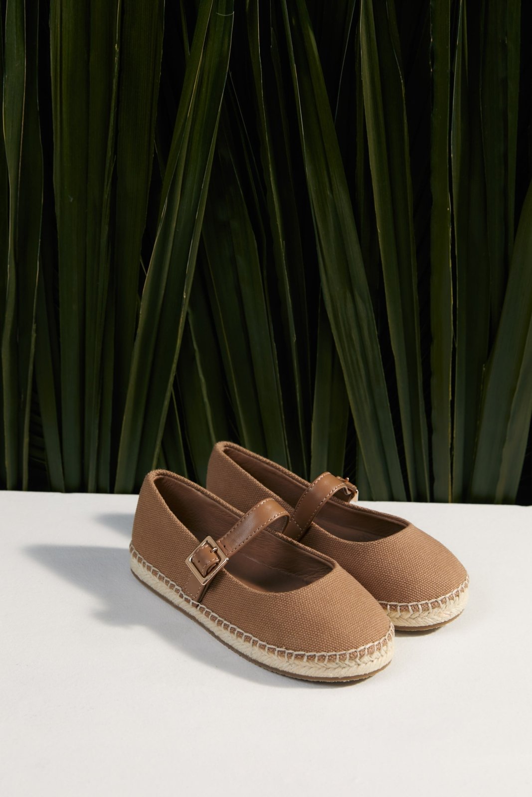 Nelly Beige Shoes Age of Innocence