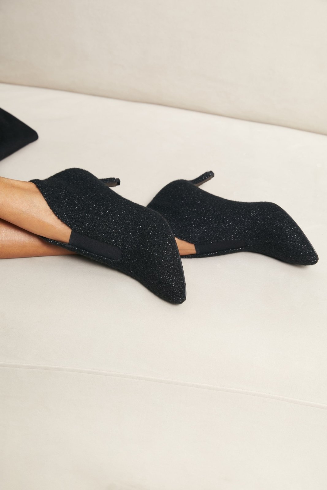 Pris Tweed Black Boots Age of Innocence Women