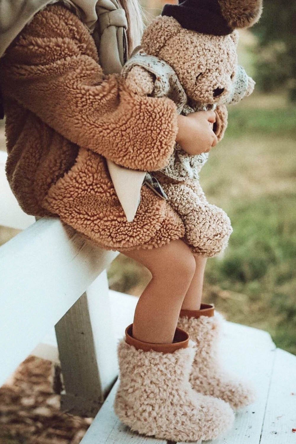 Yeti Beige Boots Age of Innocence